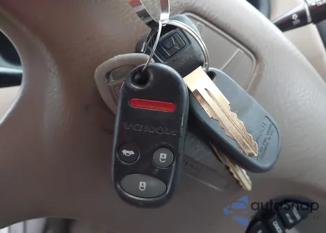 2000 Honda Accord 2.3 Se from USA, damaged, VIN 1HGCG6696YA071745